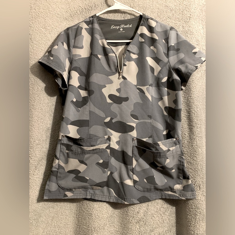 Easy Stretch women’s Scrubs size XS Camo print. Offers welcome